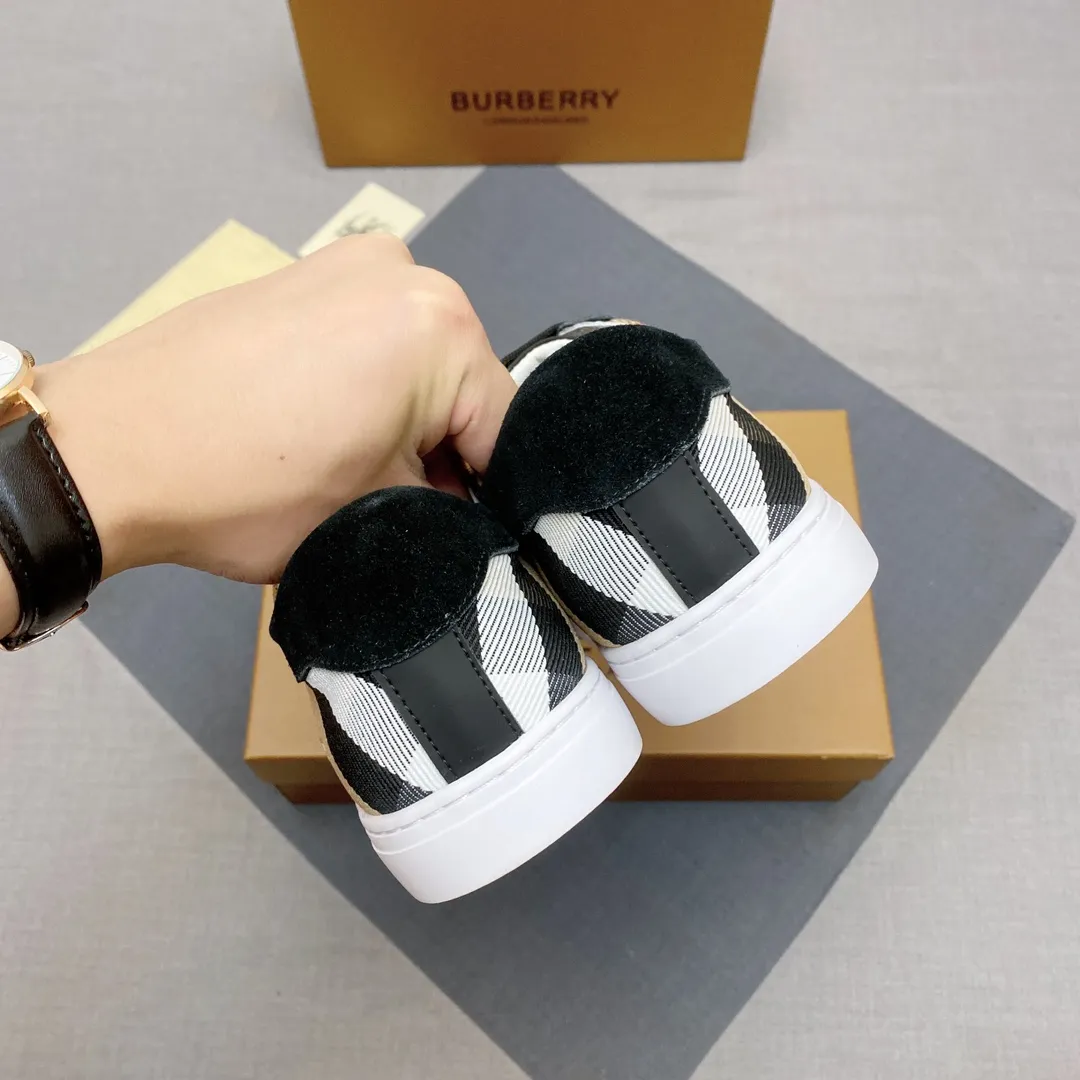 p400 【Burberry】Burberry’s new men’s casual shoes! Classic striped cloth paired with imported first-layer silk calfskin and high-mercerized nubuck leather. Real sheepskin lining is very comfortable. Original outsole. Two-color selection, details determine quality. Welcome to compare. Size: 38-44 No. 068